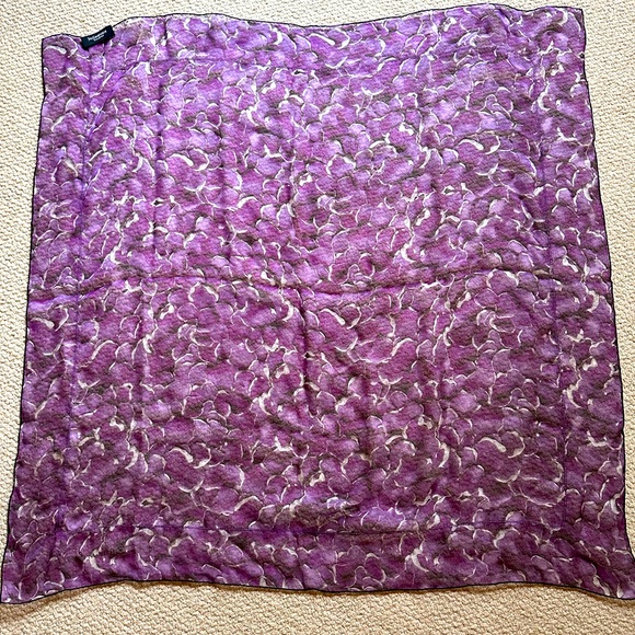 Vintage Yves Saint Laurent 100% silk scarf with original box, tissue and ribbon - Picture 7 of 11